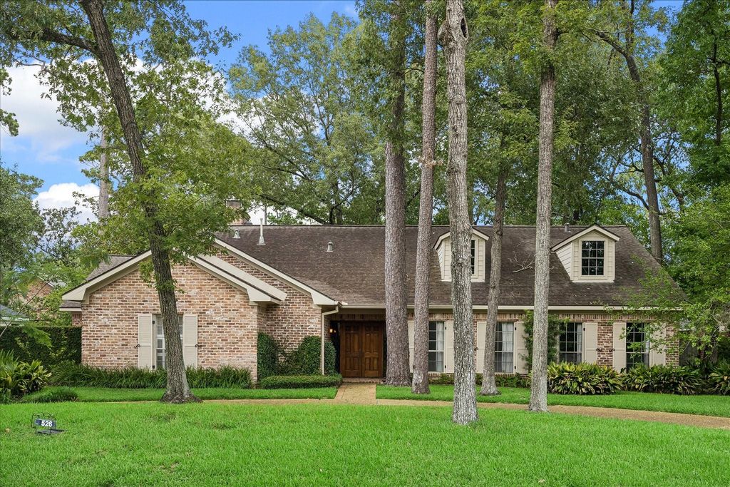 Image 1 of property listing at 526 Westminster Drive, Houston, TX 77024