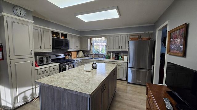 113 Forest View Drive, Mount Airy, NC 27030