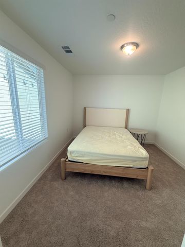 1164 Ponderosa Way, Madera, CA 93636