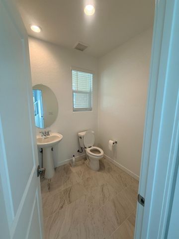 1164 Ponderosa Way, Madera, CA 93636