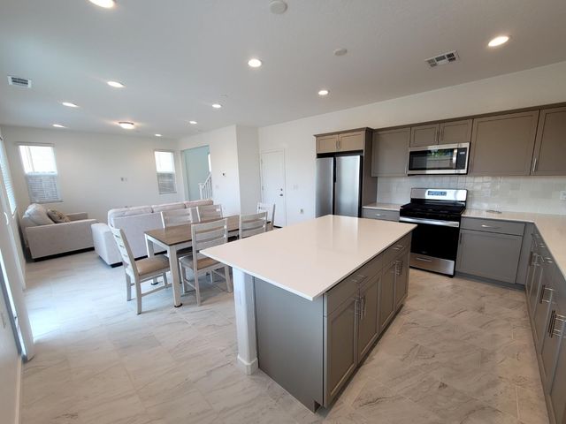 1164 Ponderosa Way, Madera, CA 93636