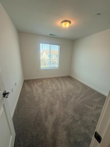 1164 Ponderosa Way, Madera, CA 93636