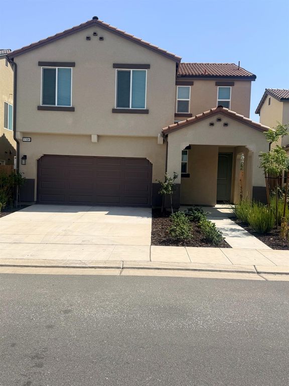 1164 Ponderosa Way, Madera, CA 93636