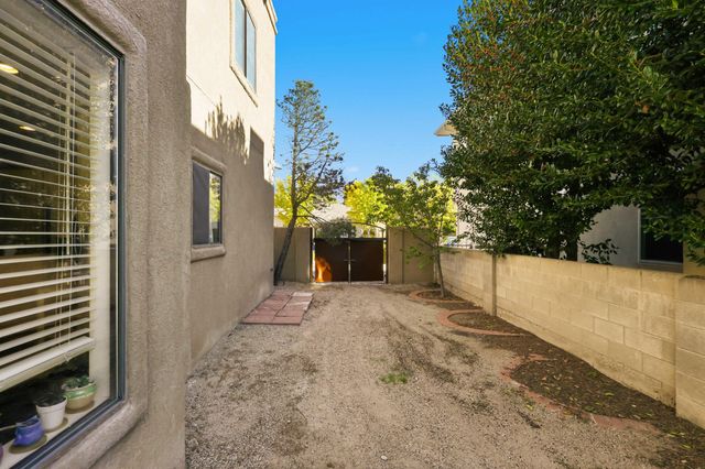 7605 Don Gaspar Drive NE, Albuquerque, NM 87109