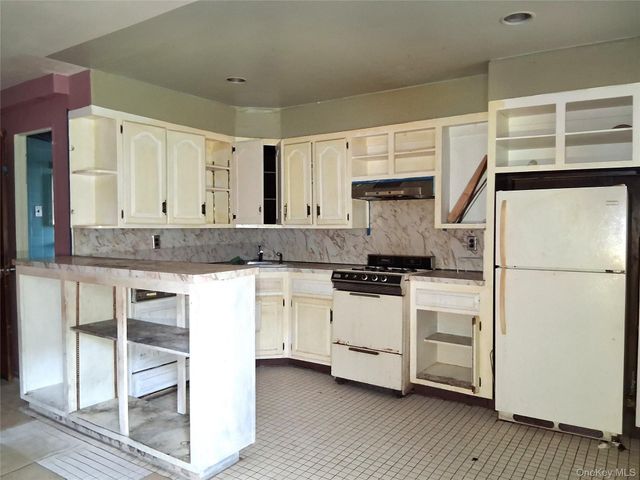 1386 Remsen Avenue, Brooklyn, NY 11236