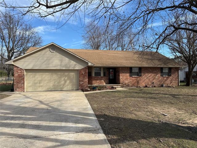 8 Clark Circle, Shawnee, OK 74804