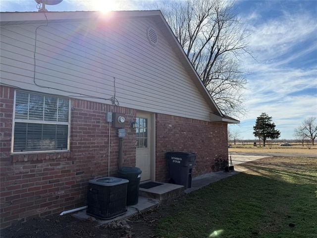 8 Clark Circle, Shawnee, OK 74804