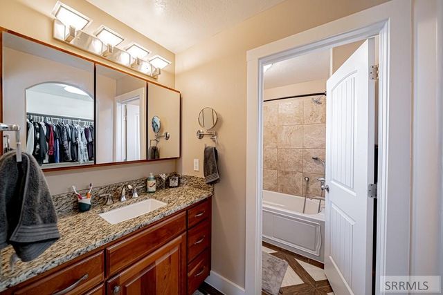 939 Clara Court, Ammon, ID 83406