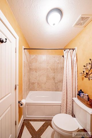 939 Clara Court, Ammon, ID 83406