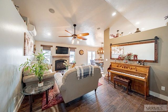 939 Clara Court, Ammon, ID 83406