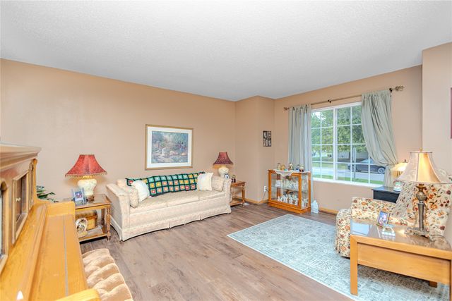 570 SE Windfield Drive, Waukee, IA 50263