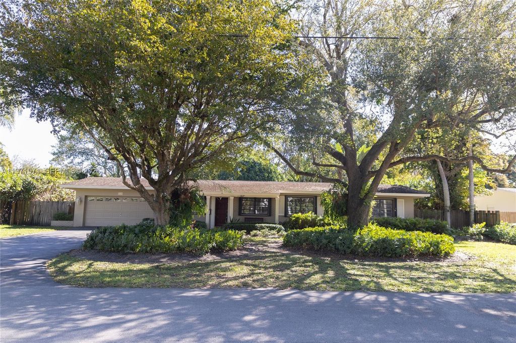 13125 SW 83rd Ave, Pinecrest, FL 33156