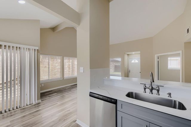 18558 Meadows Way Drive, Houston, TX 77084