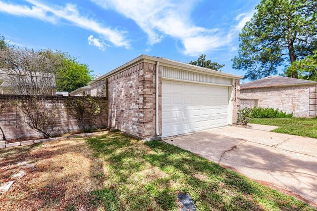 18558 Meadows Way Drive, Houston, TX 77084