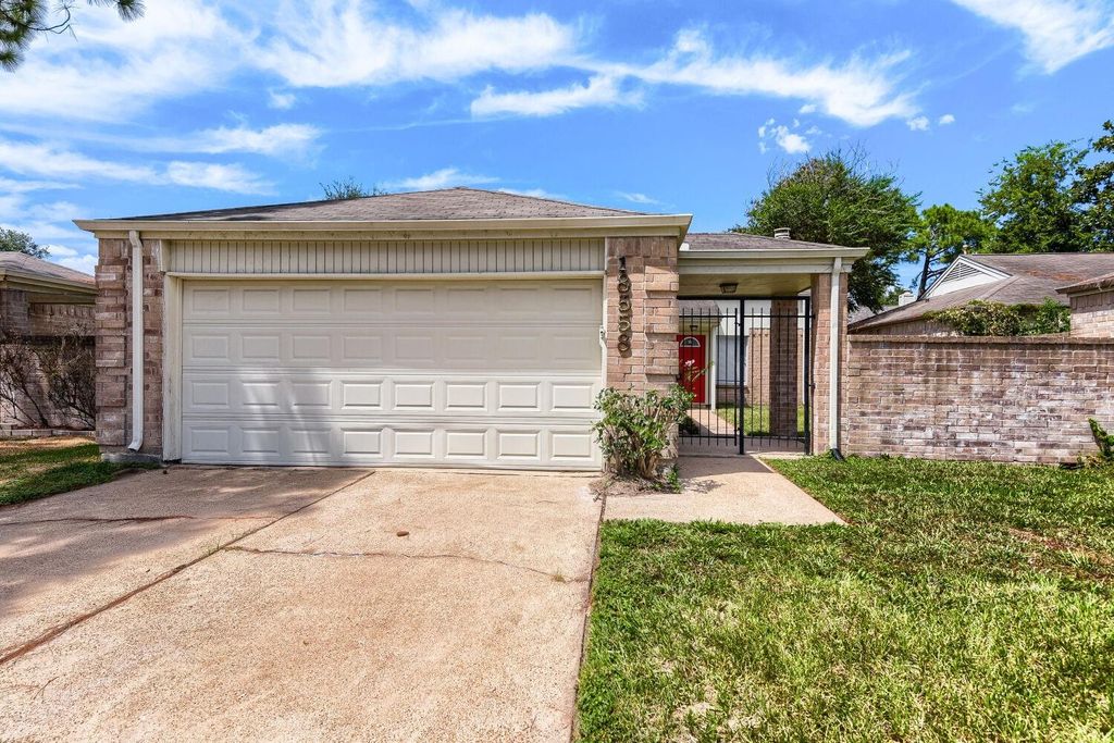 18558 Meadows Way Drive, Houston, TX 77084