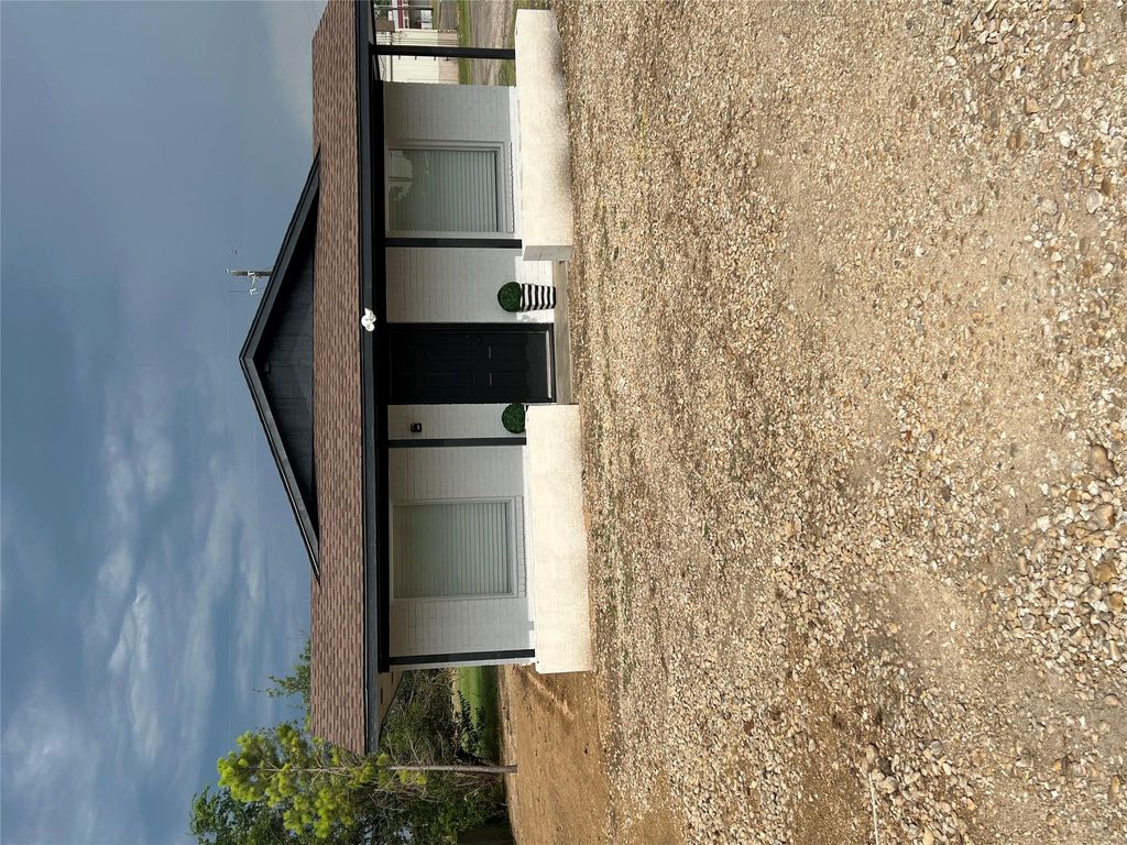 2705 Donna DR, Taylor, TX 76574