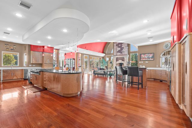 6800 S LAKOTA RIDGE LN, Columbia, MO 65203