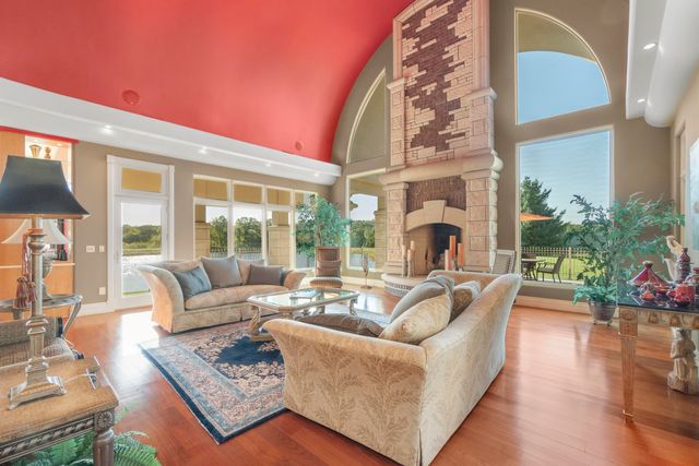 6800 S LAKOTA RIDGE LN, Columbia, MO 65203