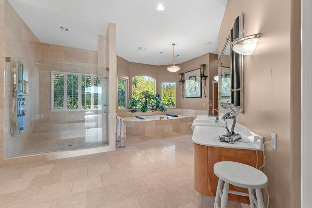 6800 S LAKOTA RIDGE LN, Columbia, MO 65203