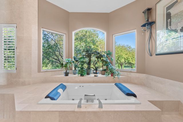6800 S LAKOTA RIDGE LN, Columbia, MO 65203