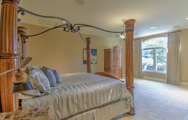 6800 S LAKOTA RIDGE LN, Columbia, MO 65203