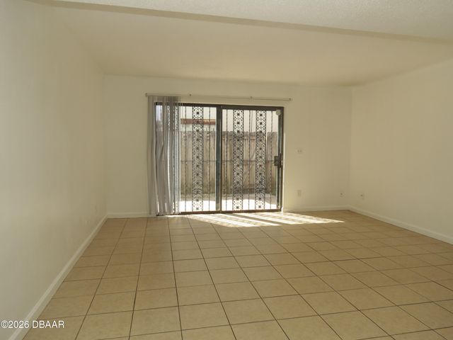 625 N Halifax Ave Apt 6, Daytona Beach, FL 32118