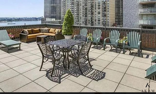 305 E 40th St Apt 2T, New York City, NY 10016