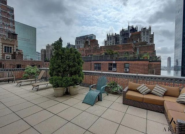 305 E 40th St Apt 2T, New York City, NY 10016