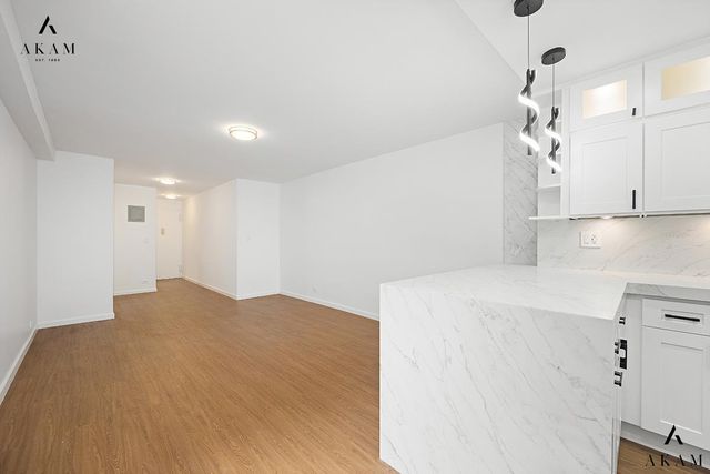 305 E 40th St Apt 2T, New York City, NY 10016