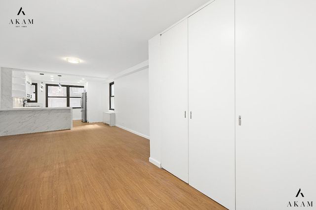 305 E 40th St Apt 2T, New York City, NY 10016