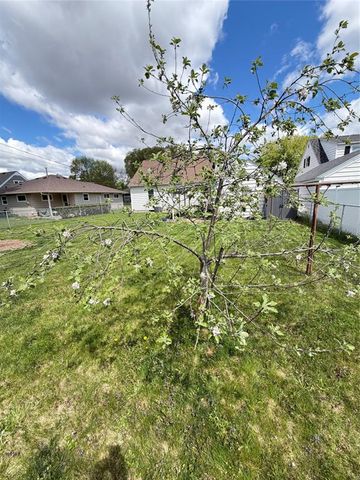 927 Gilbert Street, Eau Claire, WI 54703