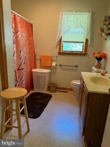9155 N. LOOP ROAD, Slatington, PA 18080