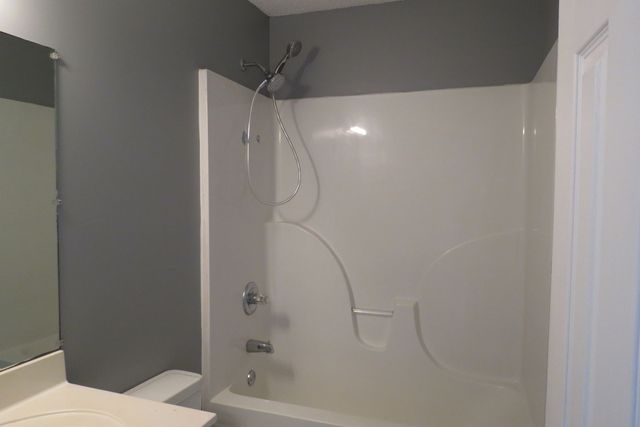 200 Rusty Dr, Oak Grove, KY 42262