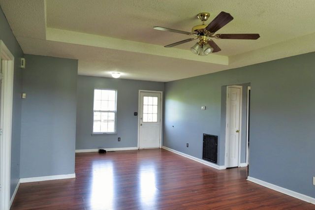 200 Rusty Dr, Oak Grove, KY 42262