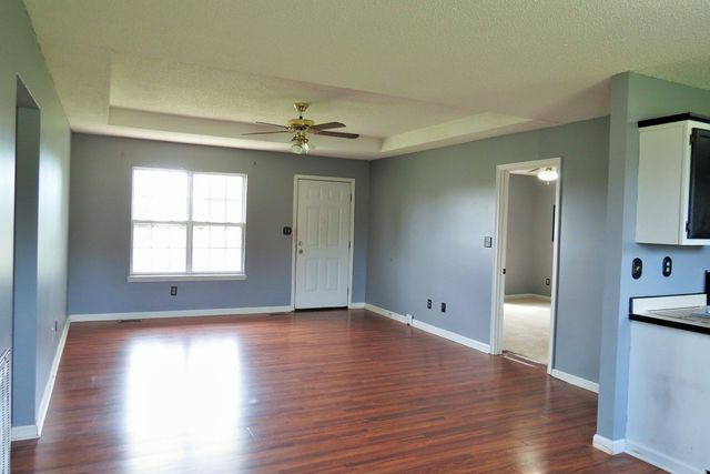 200 Rusty Dr, Oak Grove, KY 42262