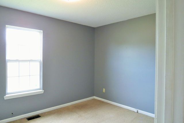 200 Rusty Dr, Oak Grove, KY 42262