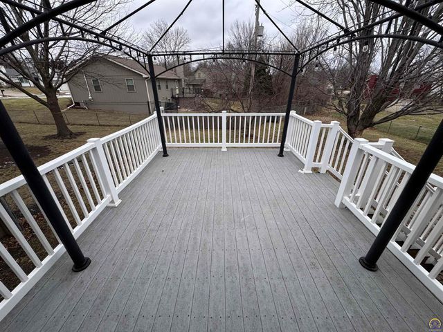 6316 SW 27th ST, Topeka, KS 66614