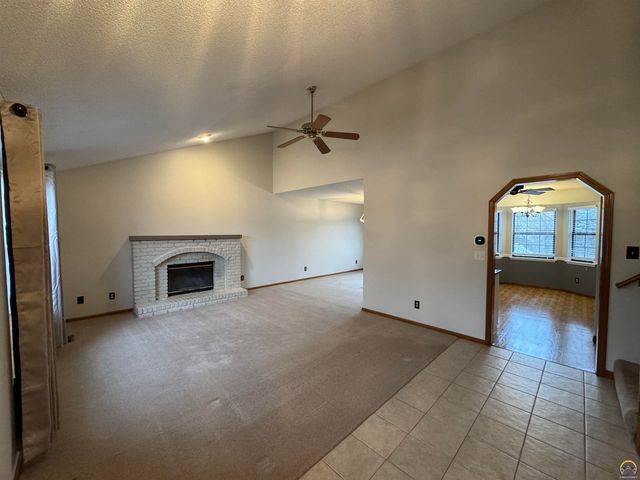 6316 SW 27th ST, Topeka, KS 66614