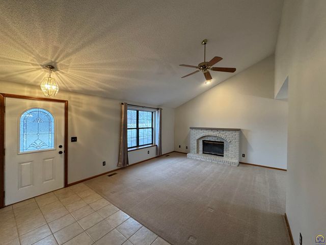 6316 SW 27th ST, Topeka, KS 66614