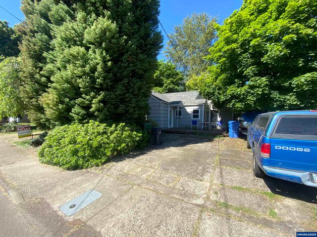 2735 Summer SE St, Salem, OR 97302