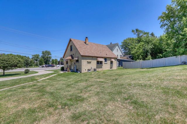 621 W Main STREET, West Bend, WI 53090