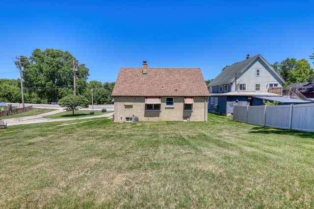 621 W Main STREET, West Bend, WI 53090