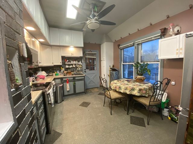 521 Liberty St, Springfield, MA 01104