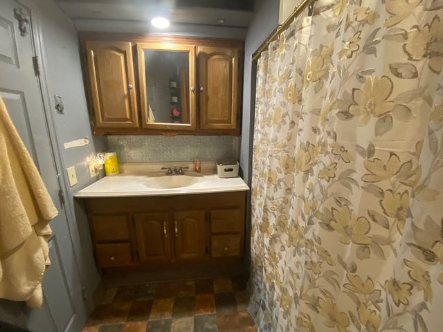 521 Liberty St, Springfield, MA 01104