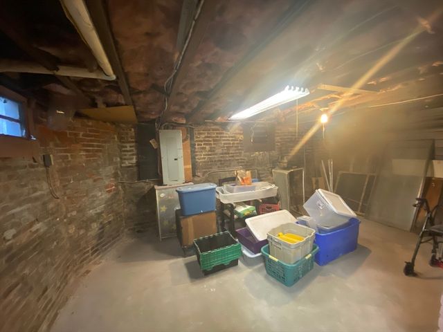 521 Liberty St, Springfield, MA 01104