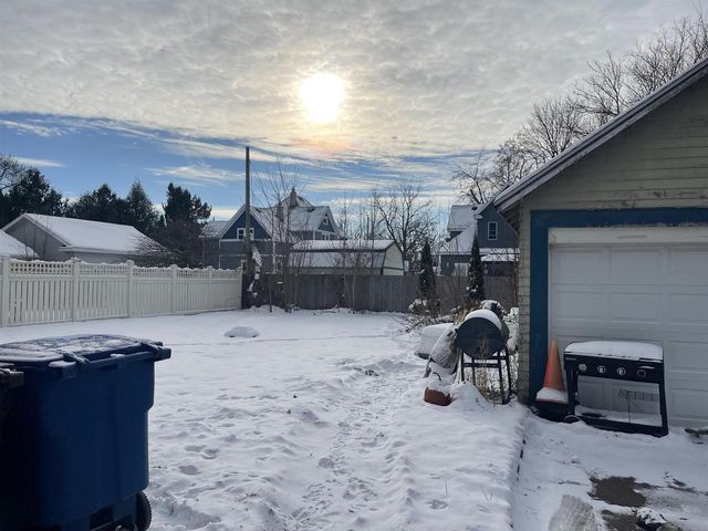 229 E IRVING AVENUE, Oshkosh, WI 54901