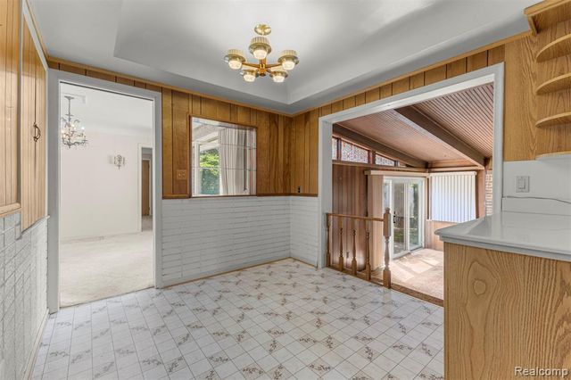 25429 Graceland Circle, Dearborn Heights, MI 48125