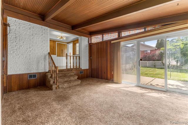 25429 Graceland Circle, Dearborn Heights, MI 48125