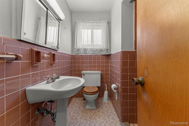 25429 Graceland Circle, Dearborn Heights, MI 48125