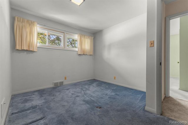 25429 Graceland Circle, Dearborn Heights, MI 48125